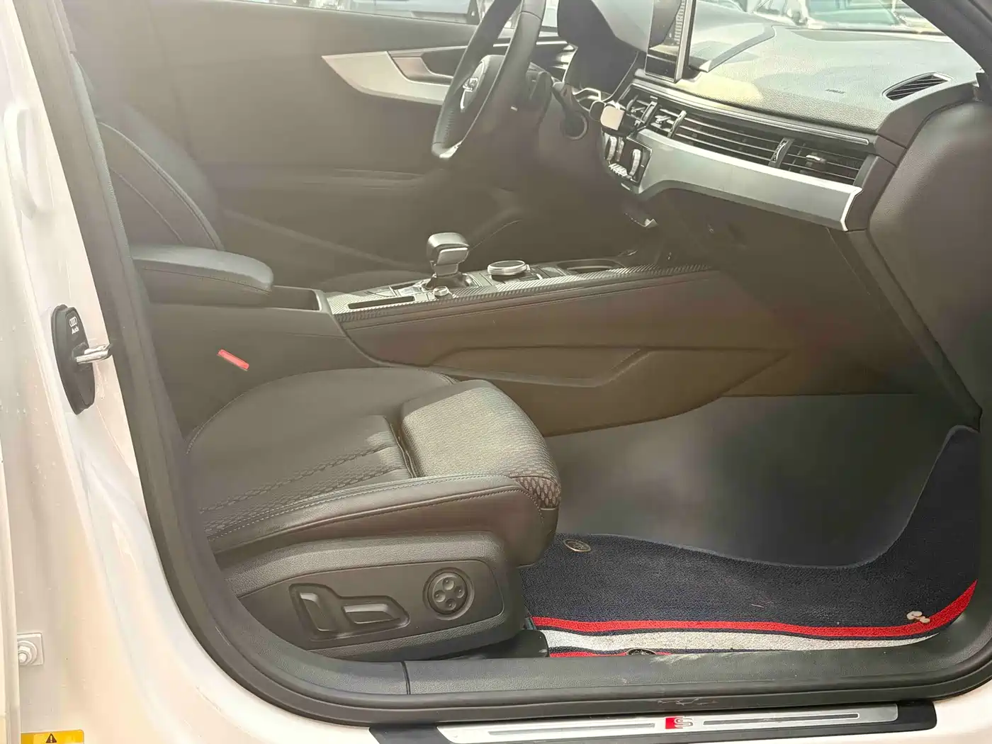 Фото 16 - Audi A4L
