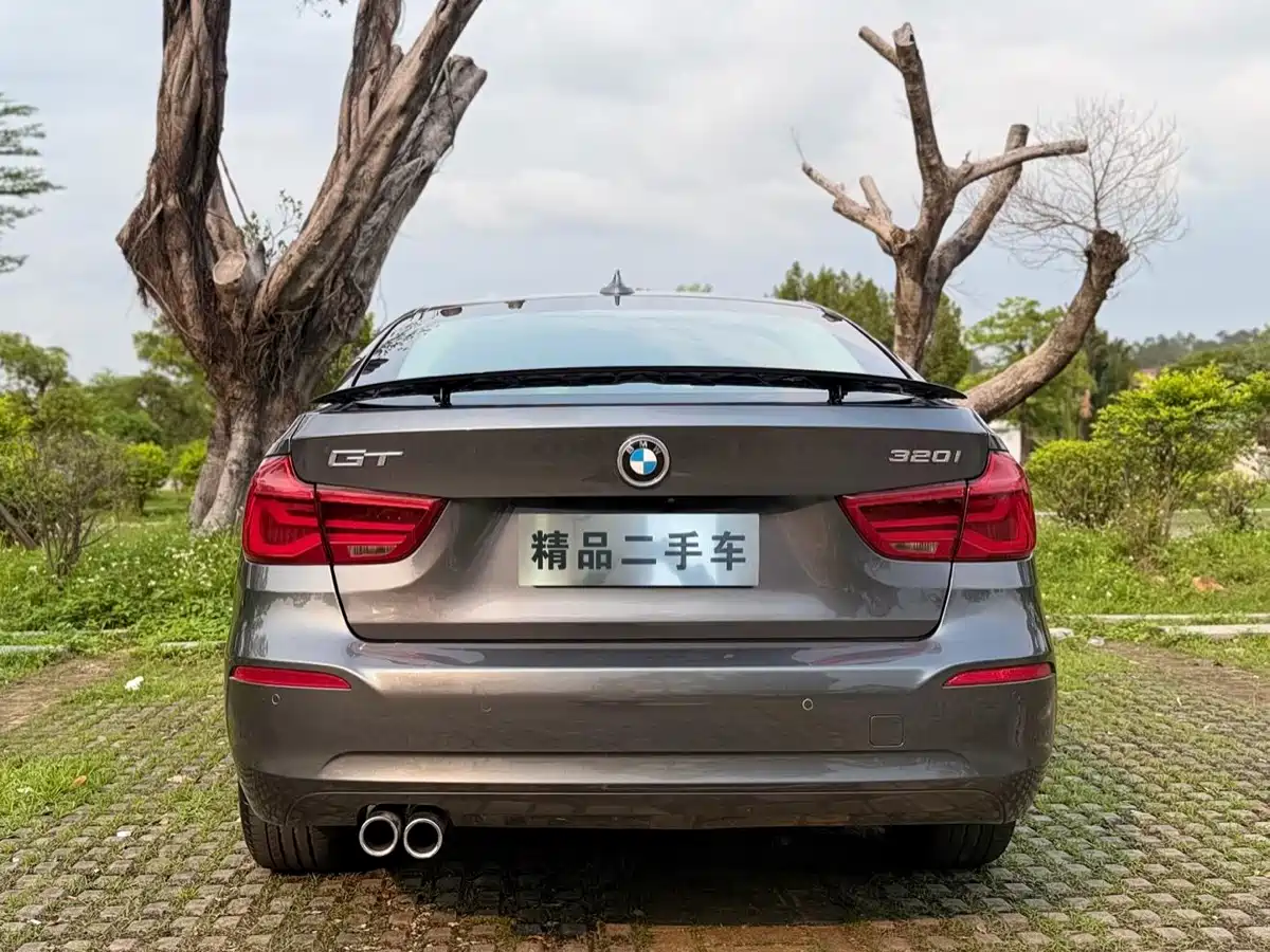 BMW 3 Series GT 2019 320i Fashion Model фото 9