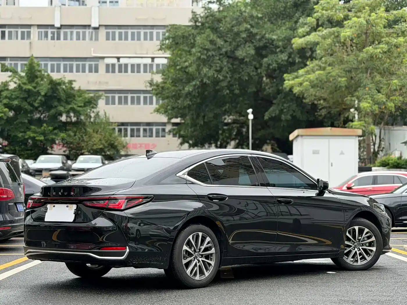 Lexus ES 2026 2025 200 Ultimate Edition