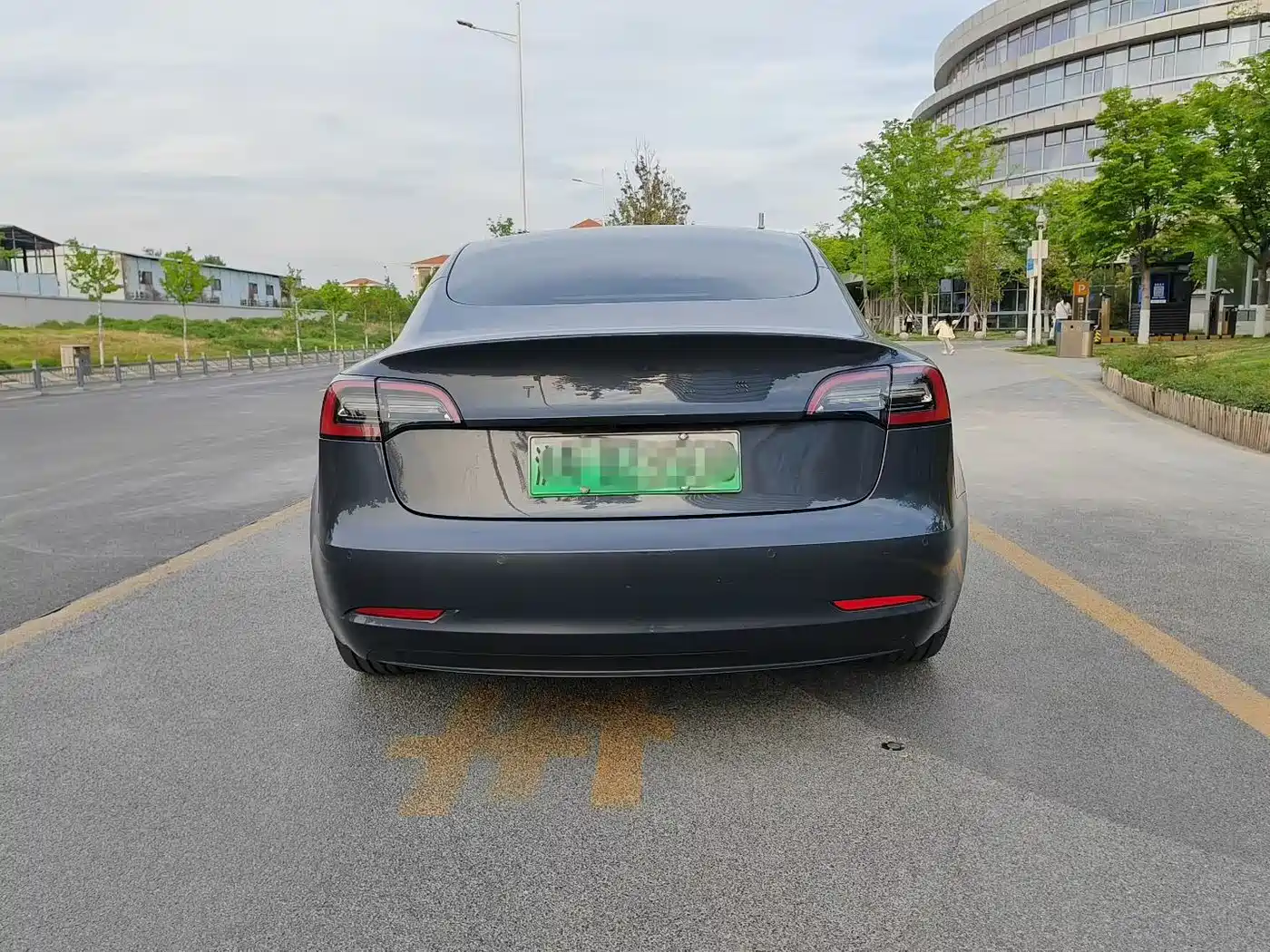 TESLA MODEL 3