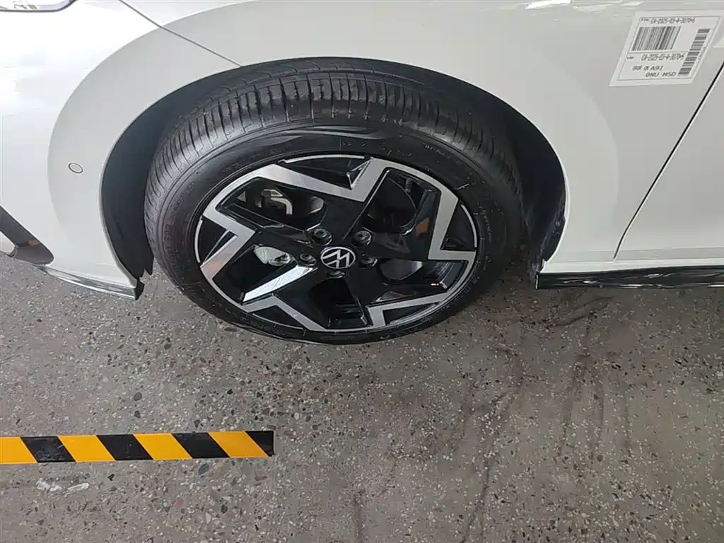 Volkswagen Golf 2025 300TSI R-Line фото 23