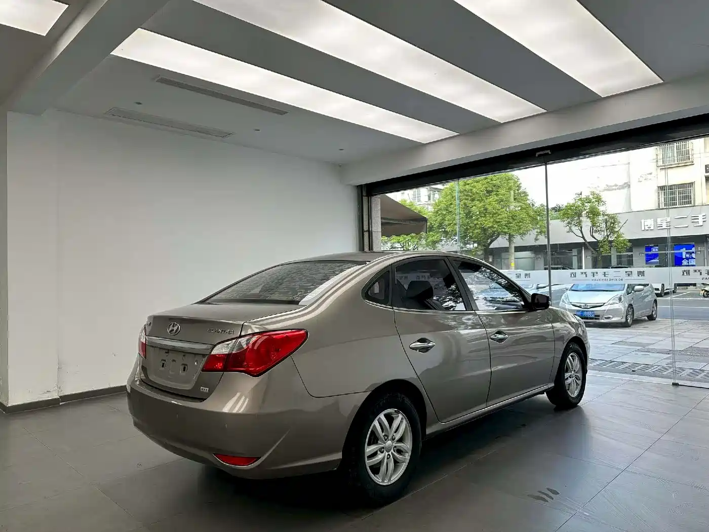 Hyundai Elantra 2011 1.6L Automatic Luxury фото 9