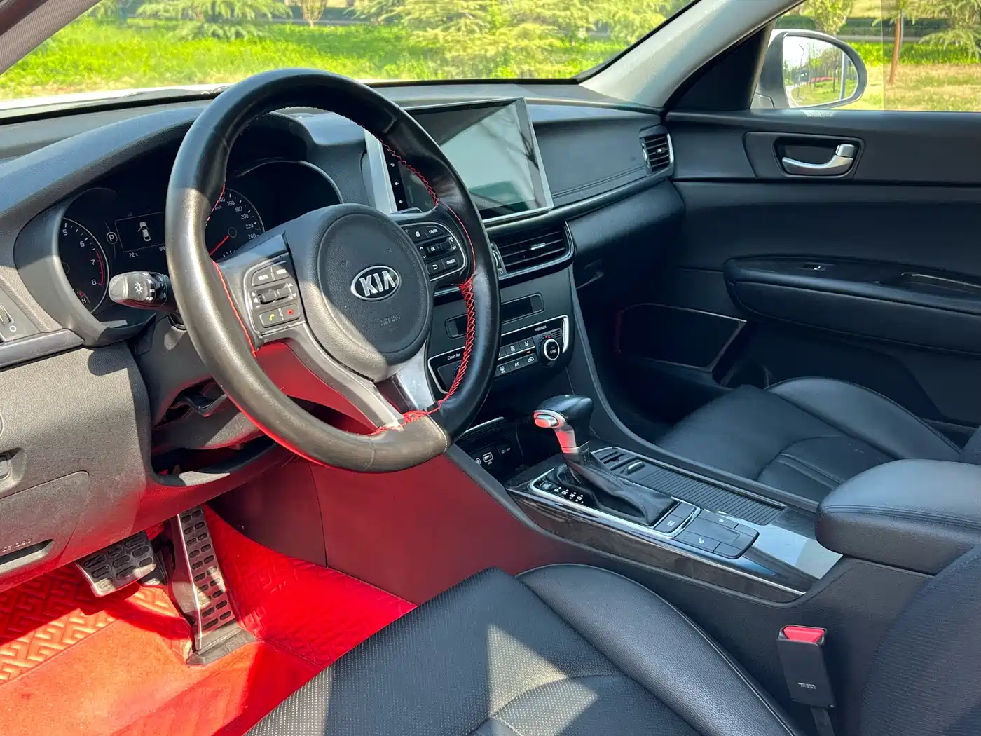 Kia K5 2016 2.0L Automatic LUX фото 3