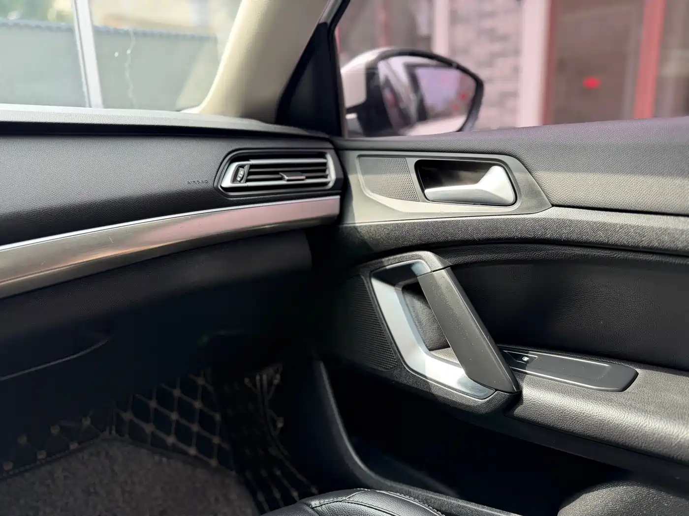 Peugeot 408 2016 1.6T Automatic Luxury Edition фото 16