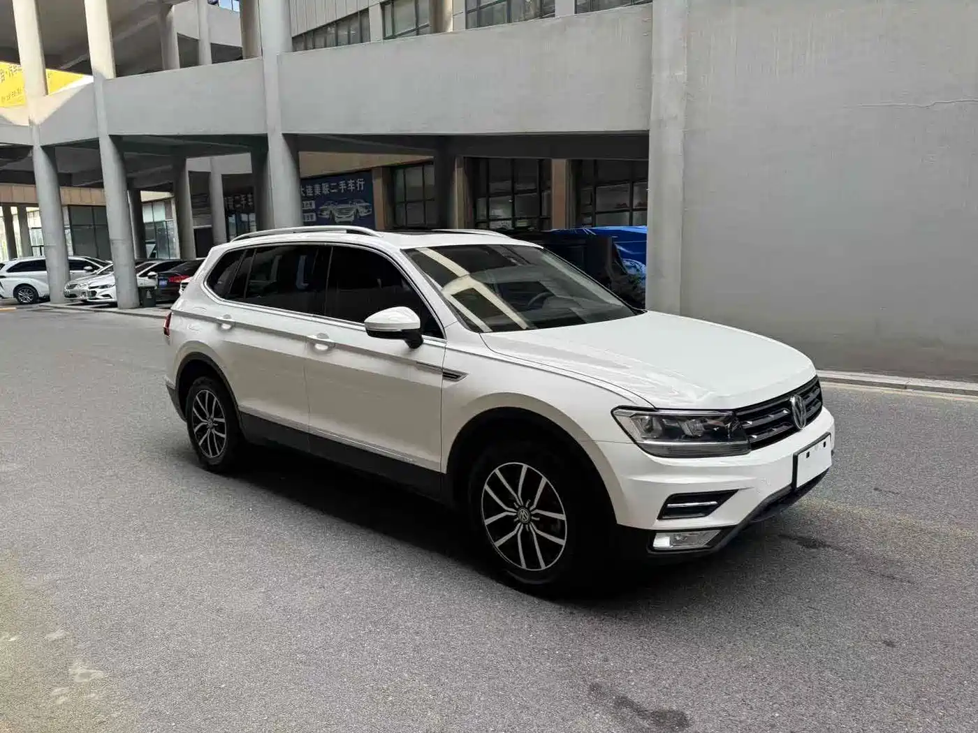 Volkswagen Tiguan L 2018 330TSI Automatic 2WD Luxury Edition фото 3