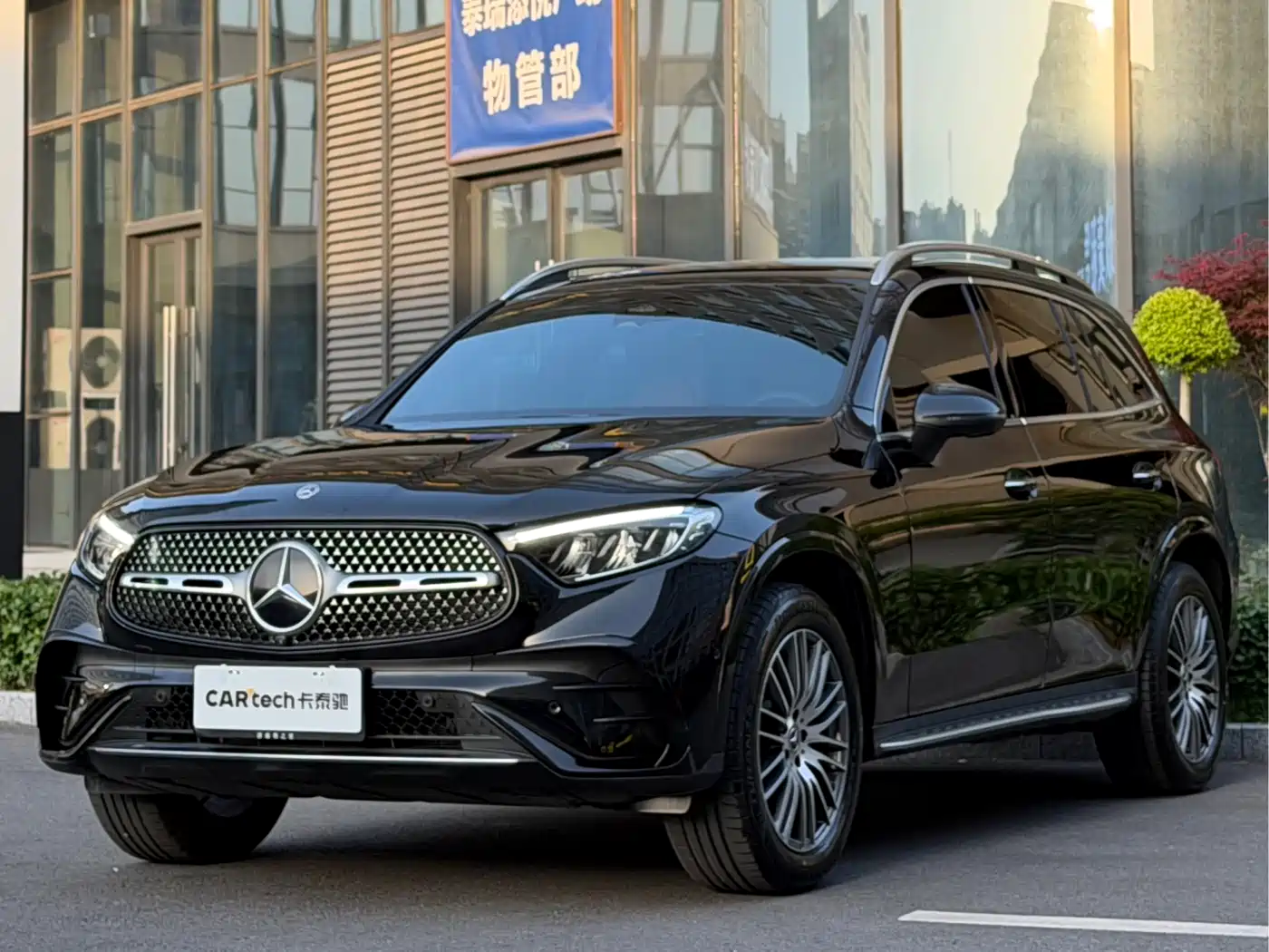 MERCEDES-BENZ GLC 2025