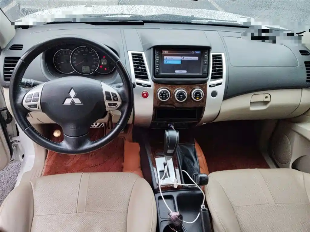 Mitsubishi Pajero Sport 2013 3.0L Automatic 4WD Flagship фото 13