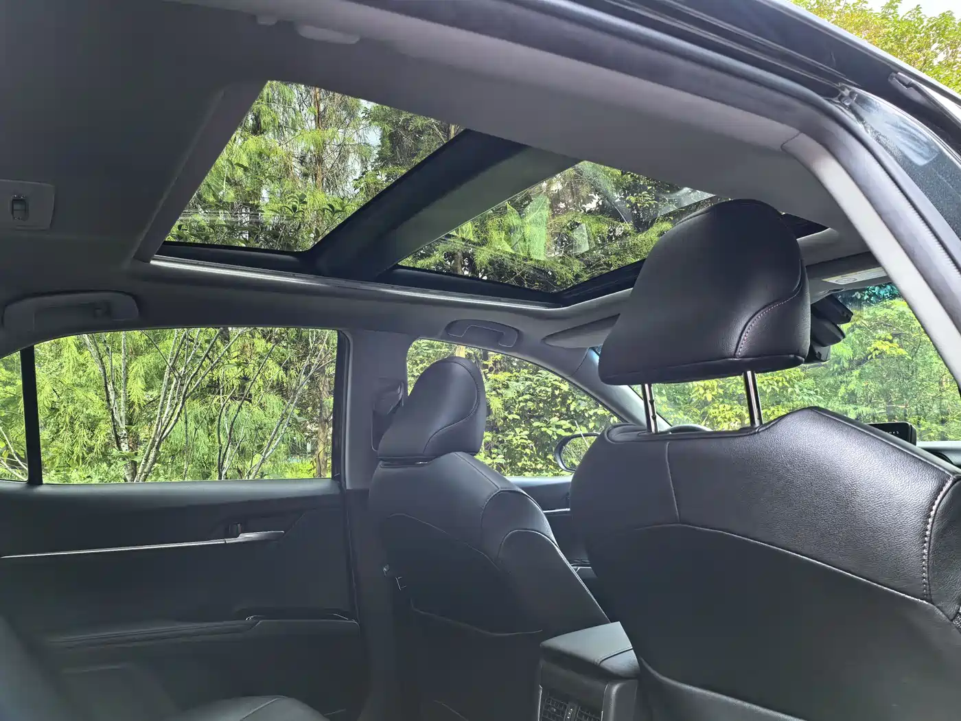Toyota Camry 2021 Hybrid 2.5HG Luxury Edition фото 12
