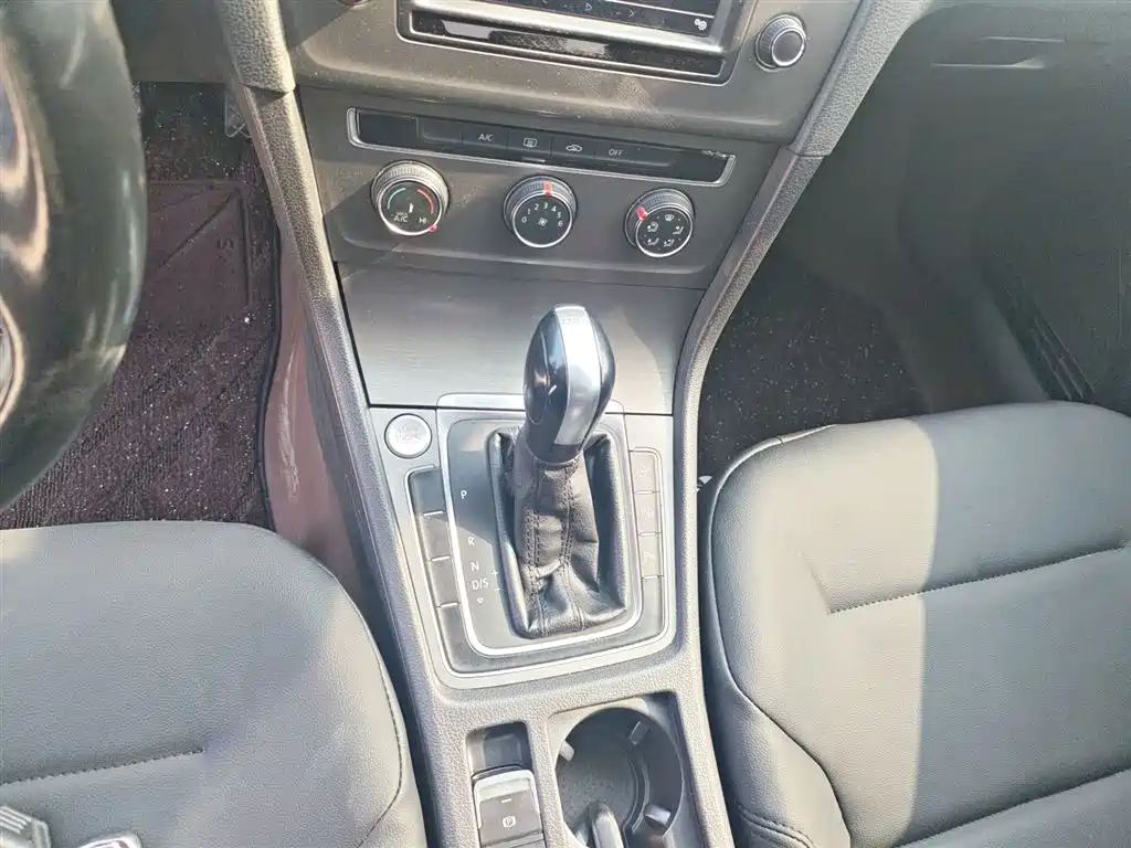 Volkswagen Golf 2015 1.4TSI Automatic Comfort фото 10