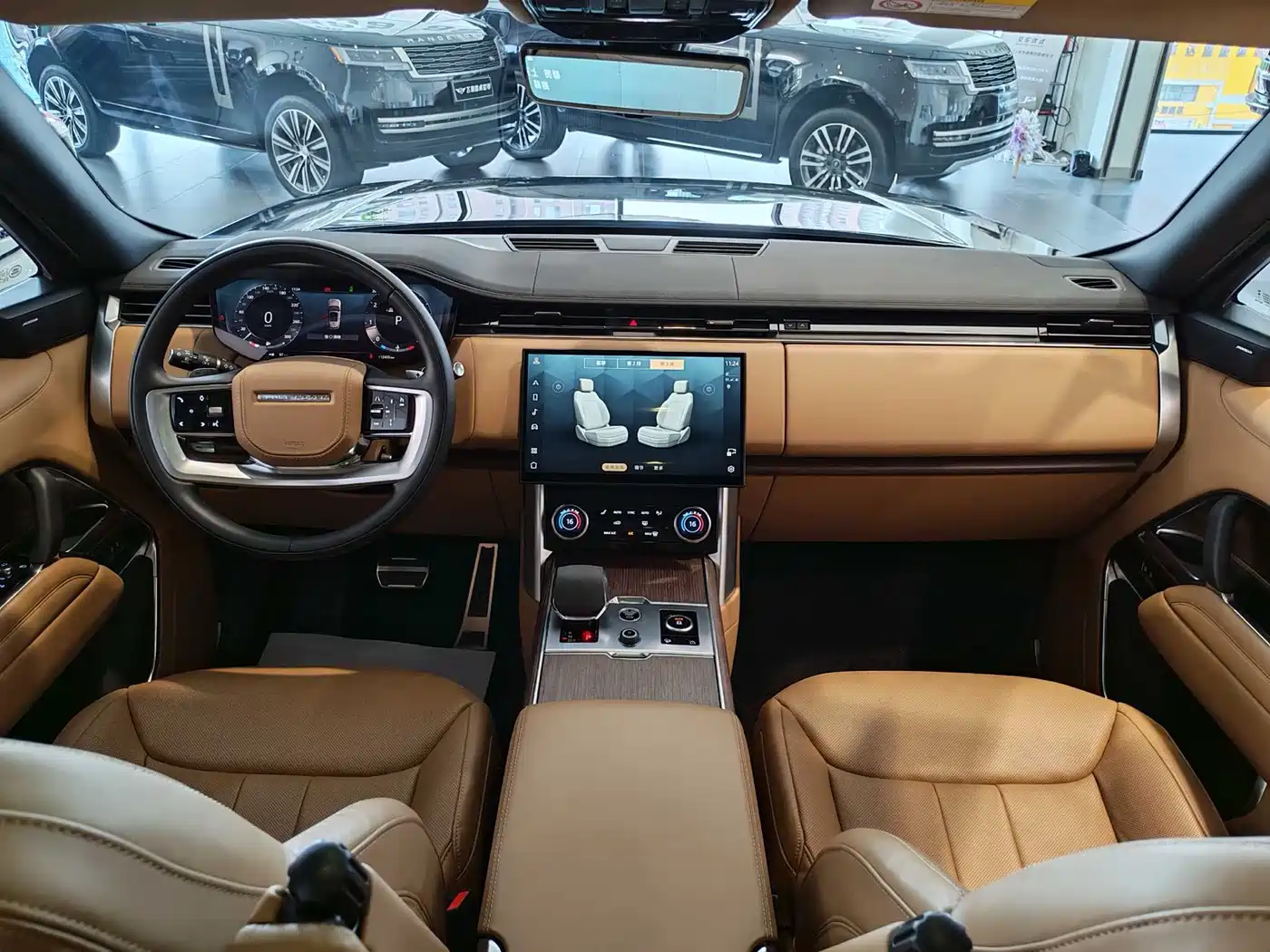 Land Rover Range Rover 2023 3.0 L6 400PS Golden Age 7-Seater Long Wheelbase фото 17