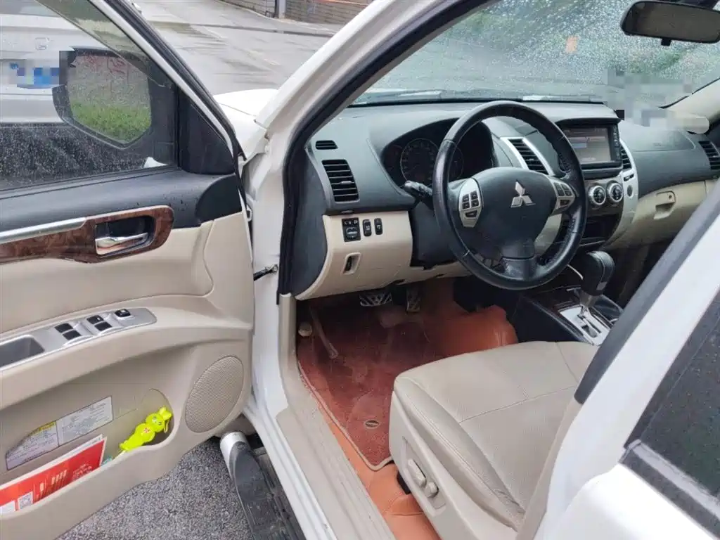 Mitsubishi Pajero Sport 2013 3.0L Automatic 4WD Flagship фото 14