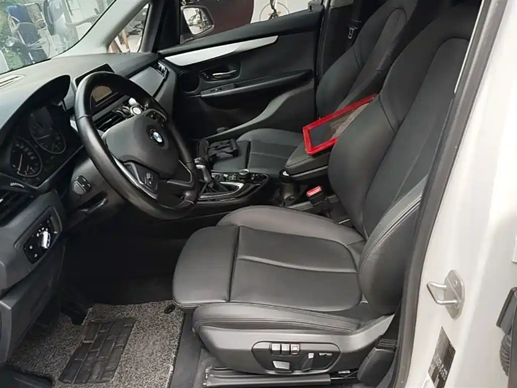 BMW 2 Series Touring 2016 220i Leading Model фото 15