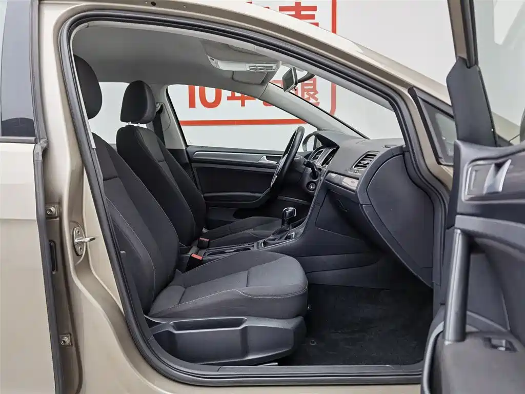 Volkswagen Golf 2016 1.6L Automatic Fashion фото 23