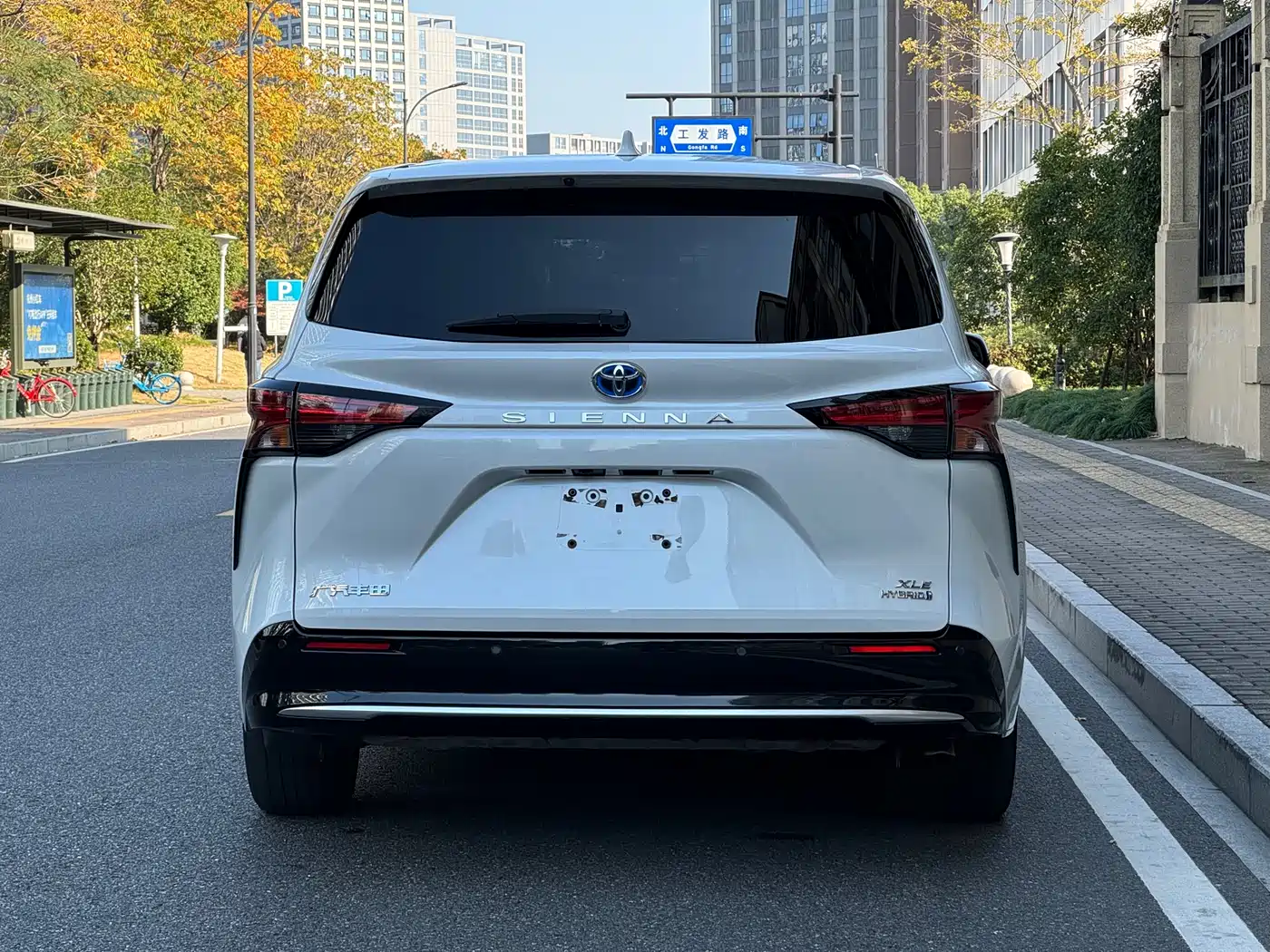 Toyota Sienna 2021 2.5L Hybrid Luxury Edition фото 4