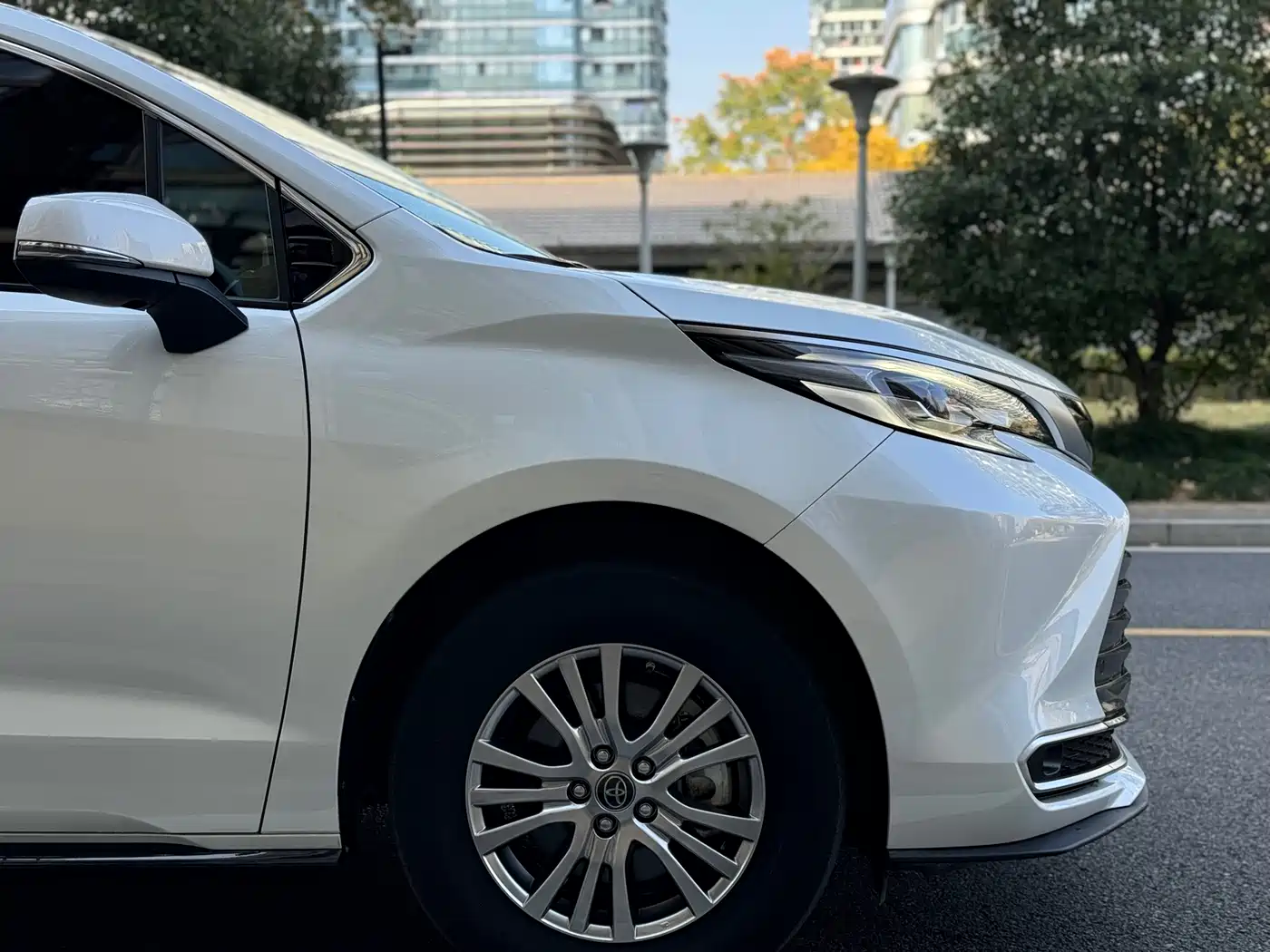 Toyota Sienna 2021 2.5L Hybrid Luxury Edition фото 11