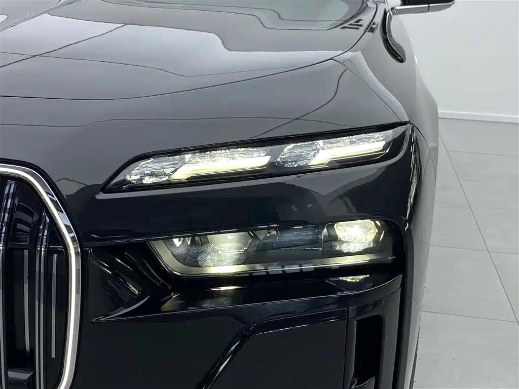 BMW 7-SERIES