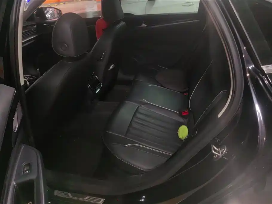 Volkswagen Passat 2022 330TSI Elite Edition фото 11