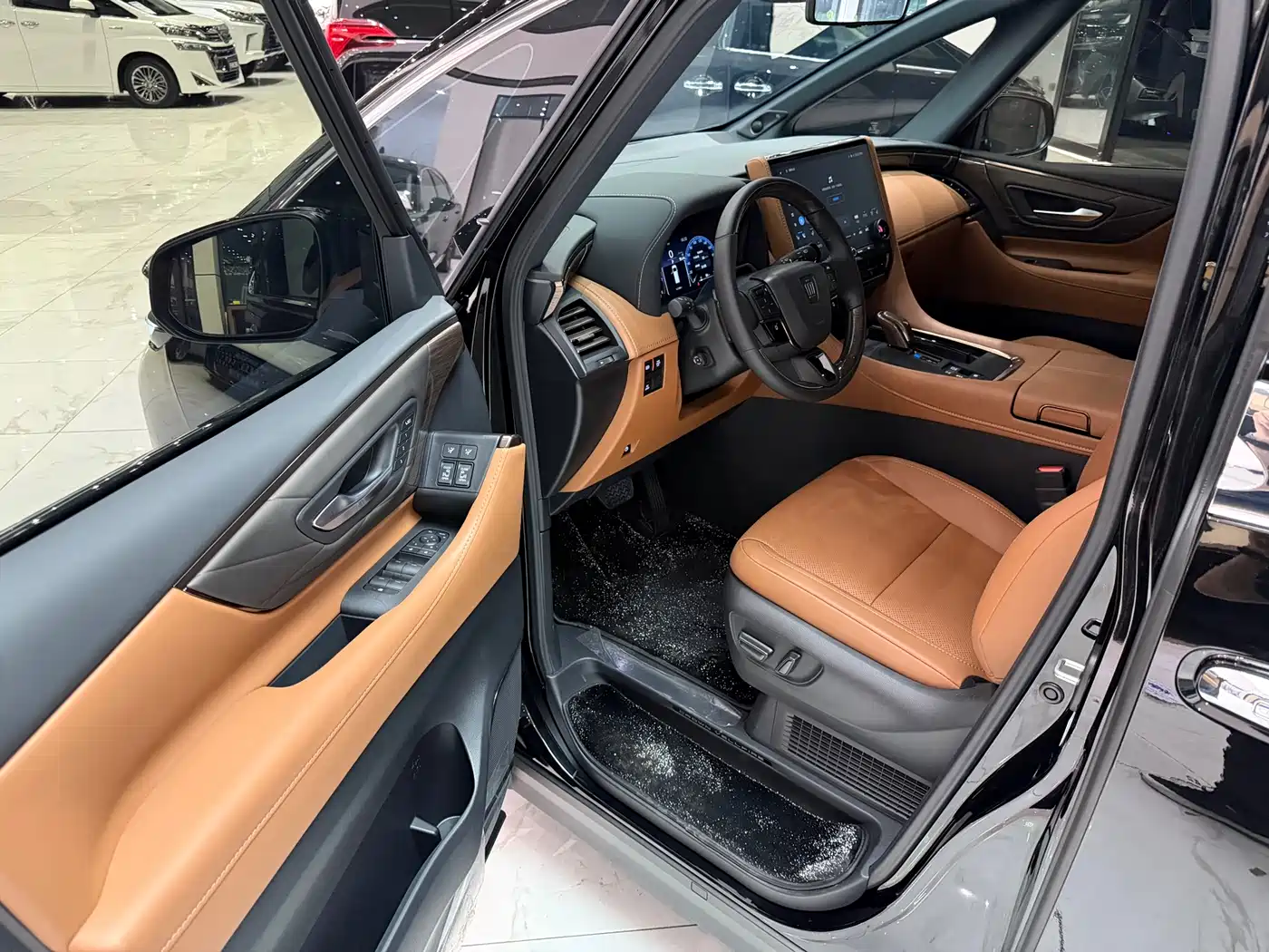 Toyota Vellfire 2024 Crown Hybrid 2.5L Executive Premium Edition фото 6