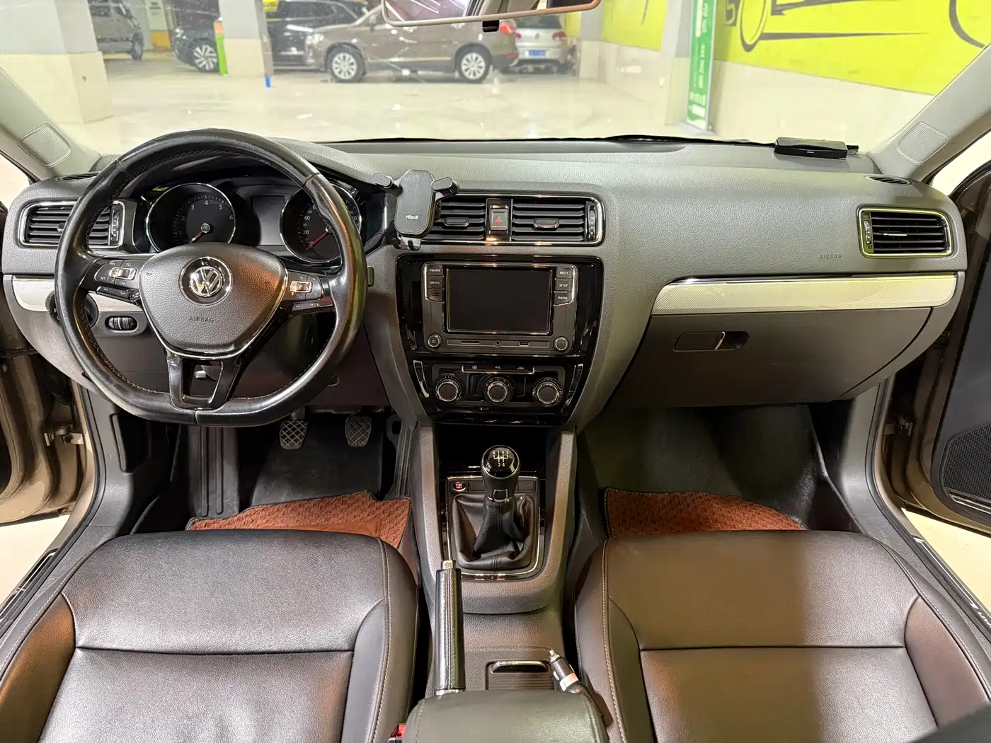 Volkswagen Sagitar 2017 1.6L Manual Comfort фото 14