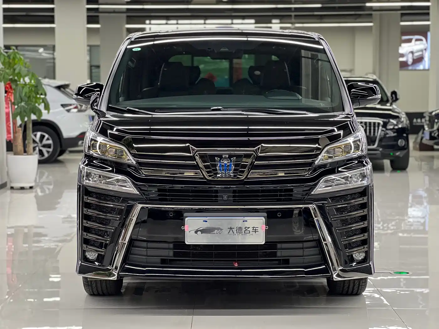 Toyota Vellfire 2023 Crown Hybrid 2.5L HV Ultimate фото 2