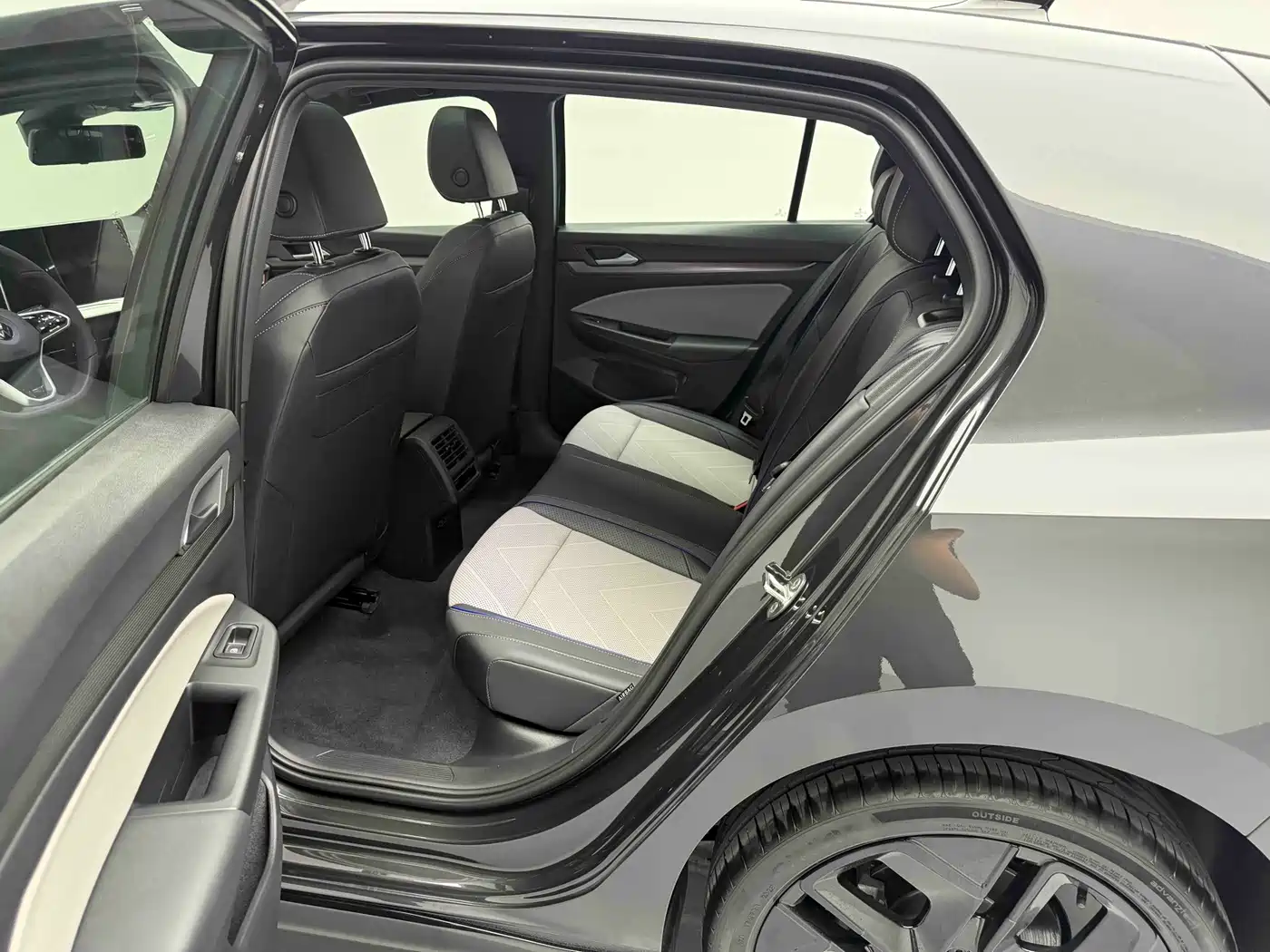 Volkswagen Golf 2026 2025 Facelift 300TSI R-Line