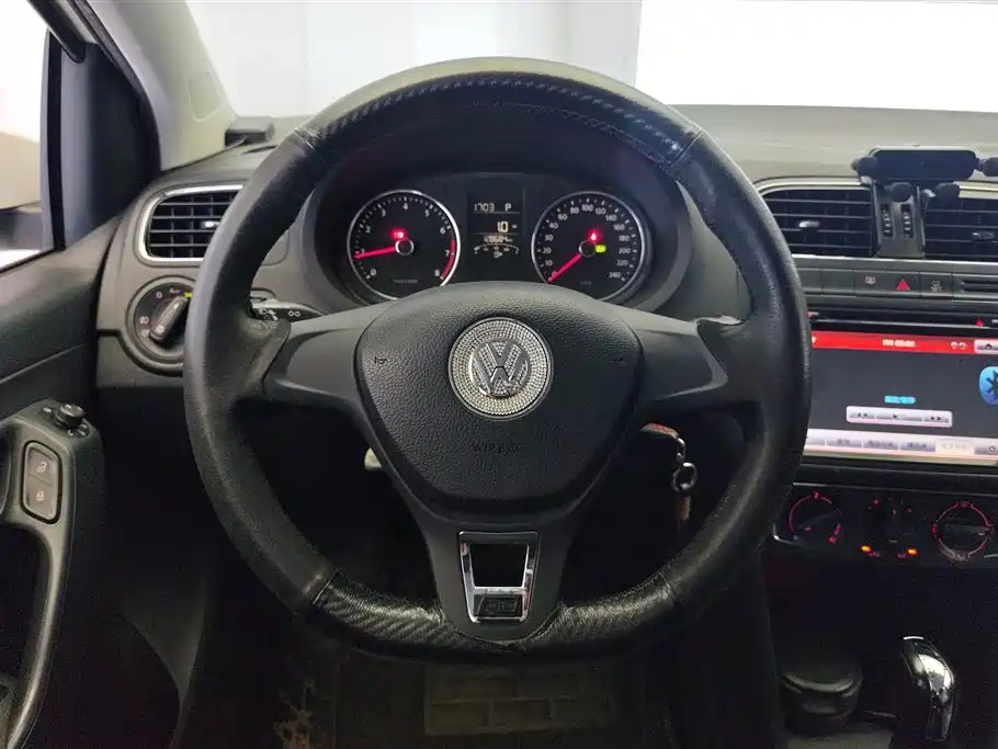 Volkswagen Polo 2014 1.4L Automatic Comfort Edition фото 15