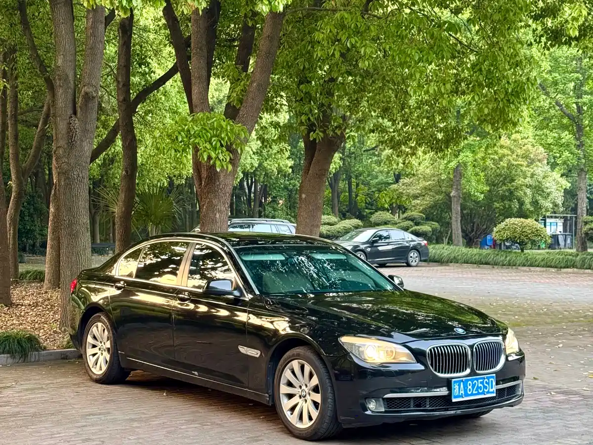 BMW 7 Series 2009 Model 740Li Leading Edition фото 2