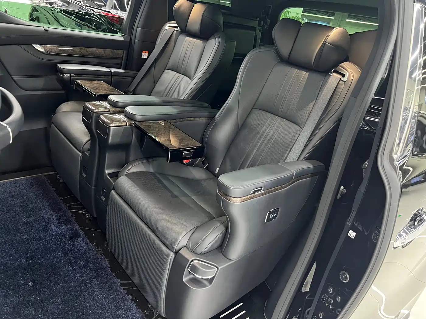 Toyota Vellfire 2023 Crown Hybrid 2.5L HV Ultimate фото 10