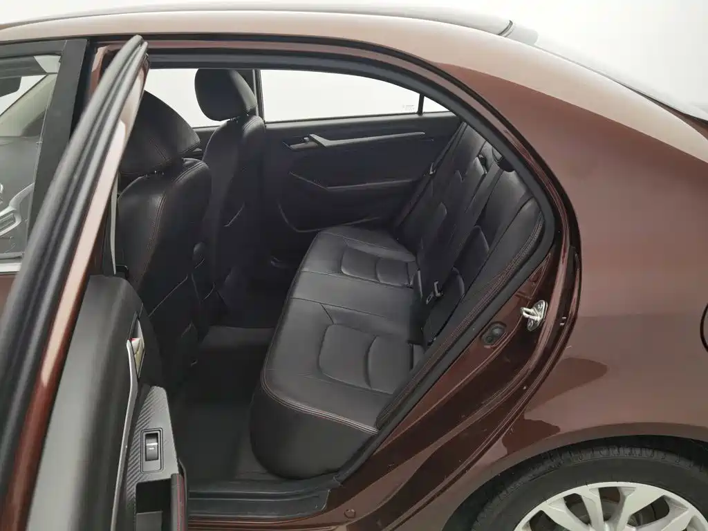 Фото 15 - Geely Vision