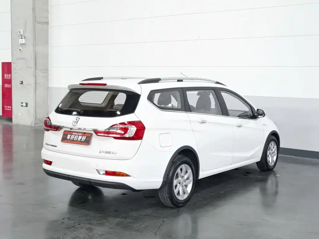 Baojun 310W 2018 2017 1.5L Manual Fashion Edition (China V)