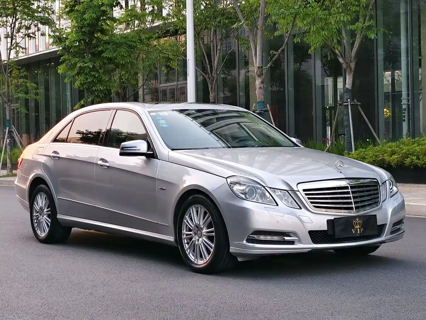 Mercedes-Benz E-Class 2011 E 260 L CGI Fashion фото 3