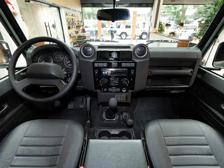 Фото 7 - Land Rover Defender