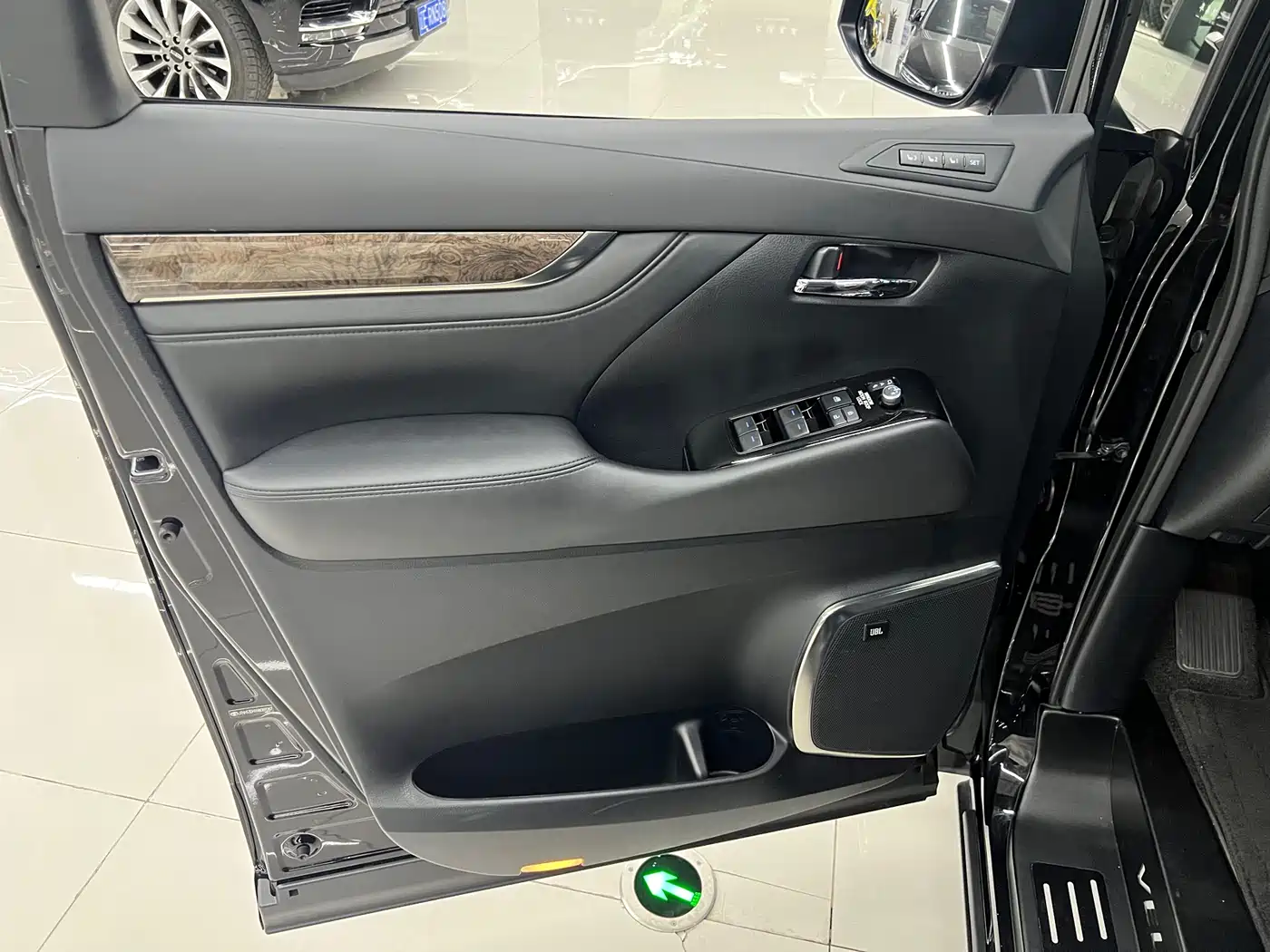 Toyota Vellfire 2023 Crown Hybrid 2.5L HV Ultimate фото 18