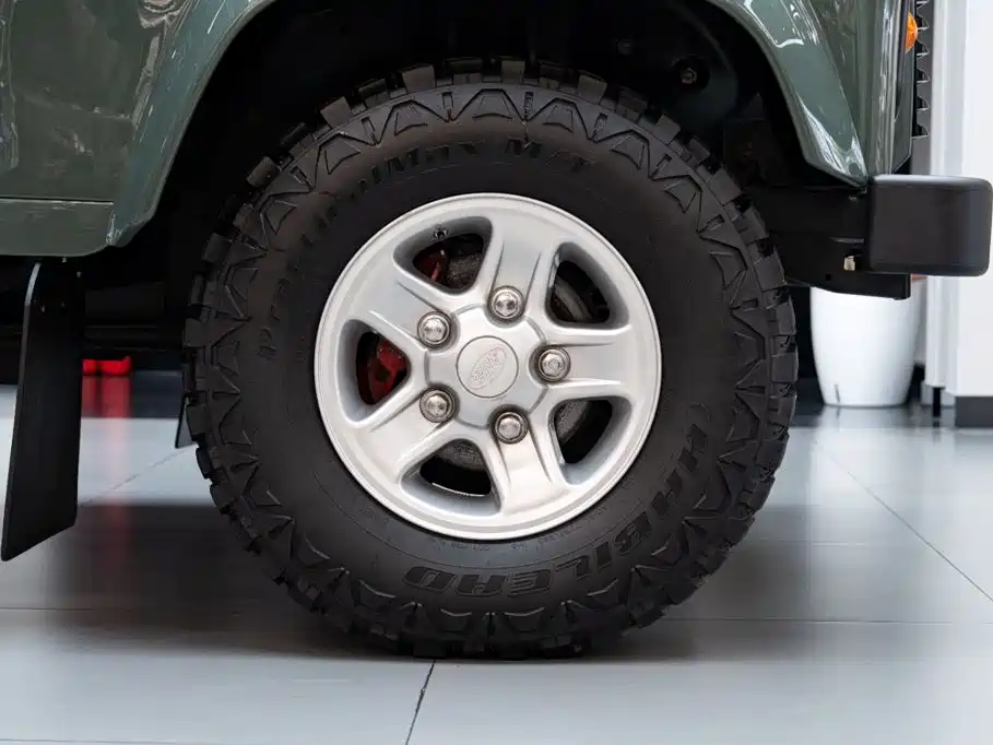 Фото 18 - Land Rover Defender