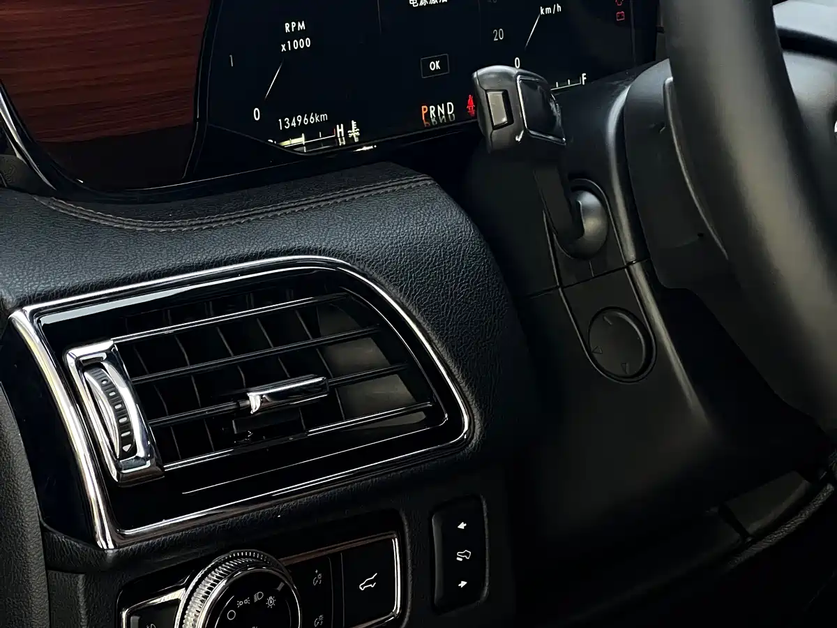 Lincoln Navigator 2019 3.5T Ultimate China VI фото 17