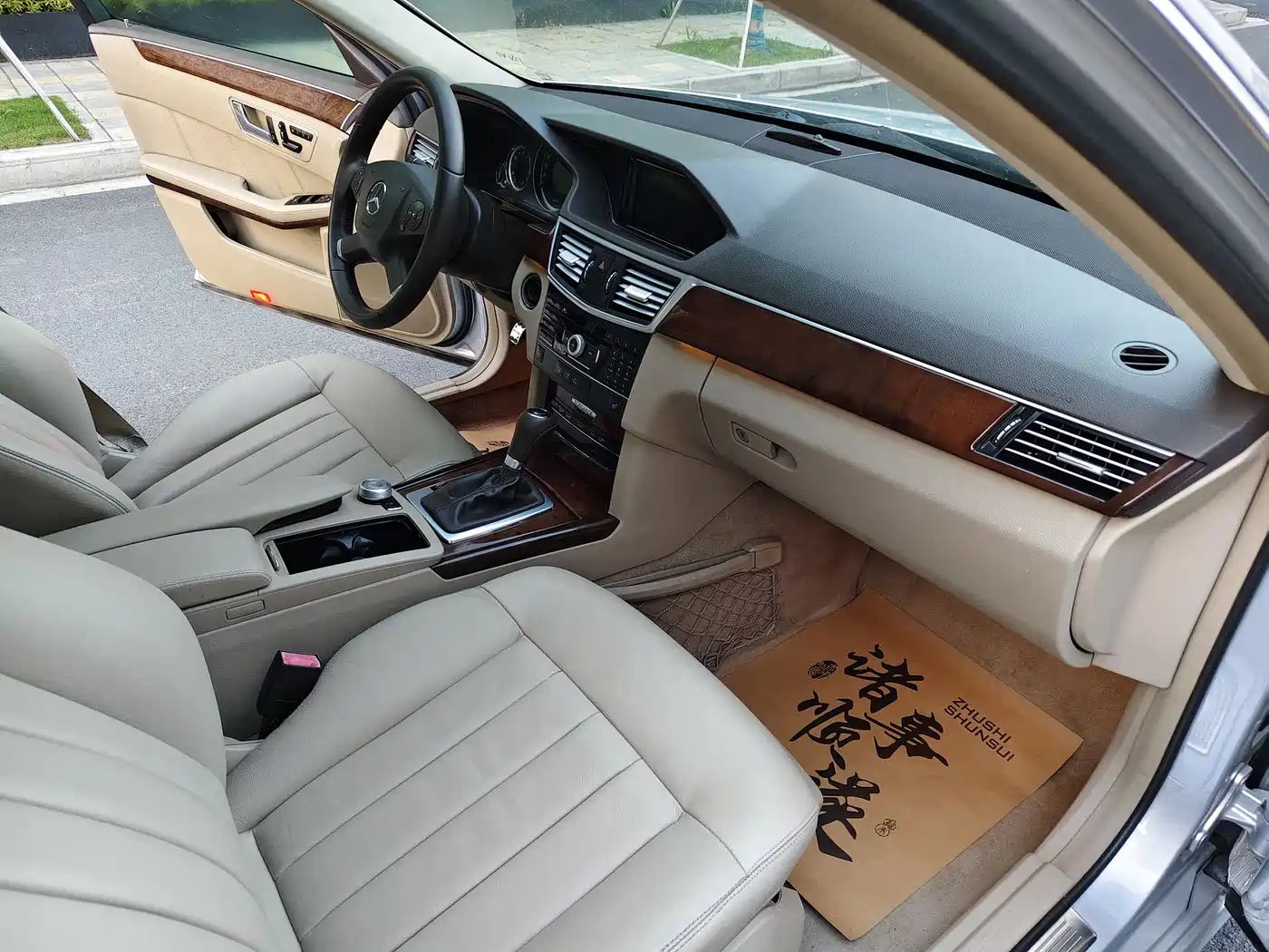 Mercedes-Benz E-Class 2011 E 260 L CGI Fashion фото 8