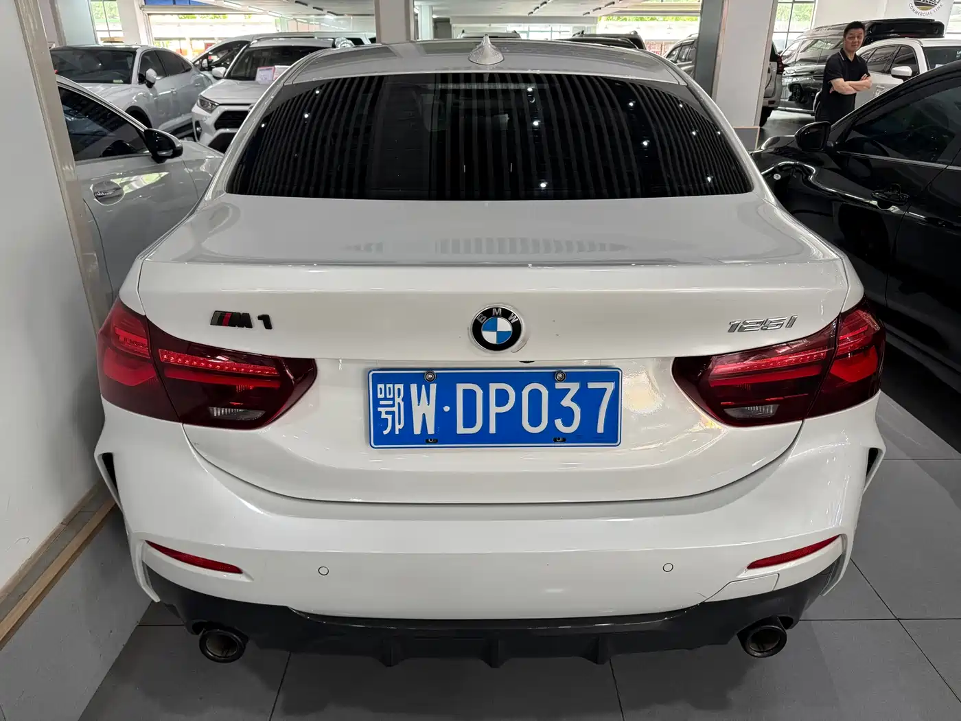 BMW 1 Series 2023 125i M Sport Shadow Edition фото 5