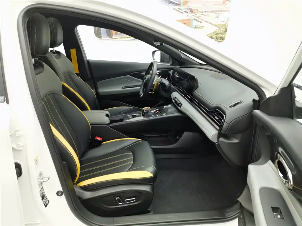 GAC Trumpchi Trumpchi Emkoo 2021 270T DCT J16 Edition фото 23