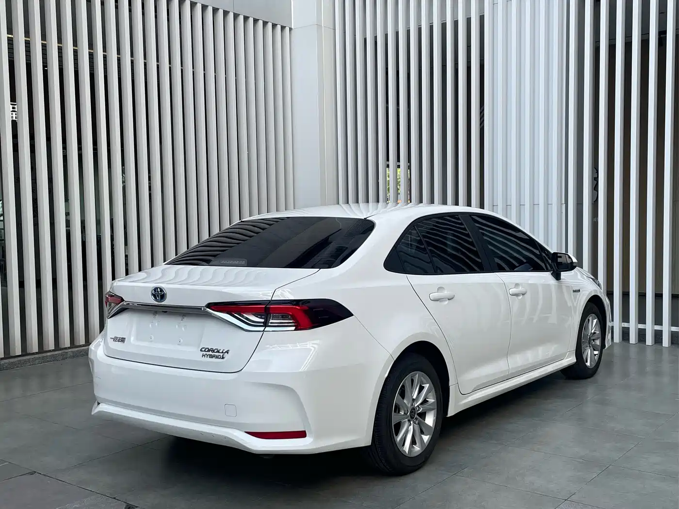 Toyota Corolla 2023 1.8L Smart Hybrid Dual Engine Elite Edition фото 4