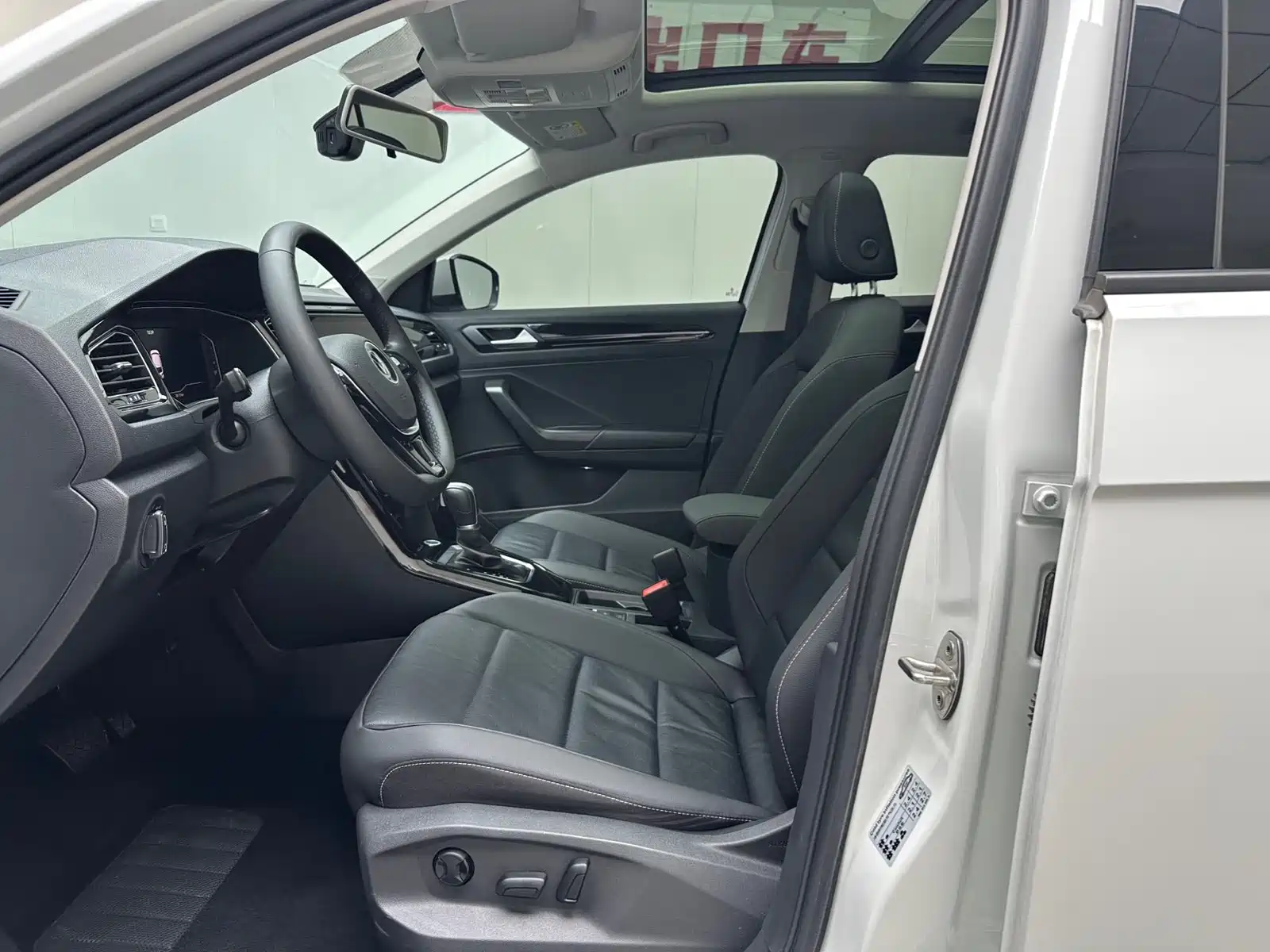 Фото 4 - Volkswagen T-ROC