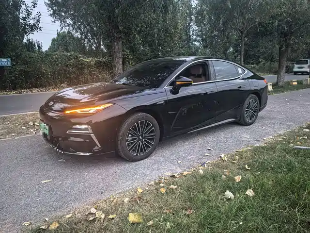 Geely Galaxy Starshine 8 130km EM-i, Премиум