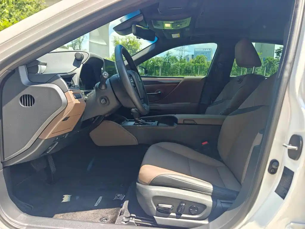Lexus ES 2025 2025 200 Ultimate Edition