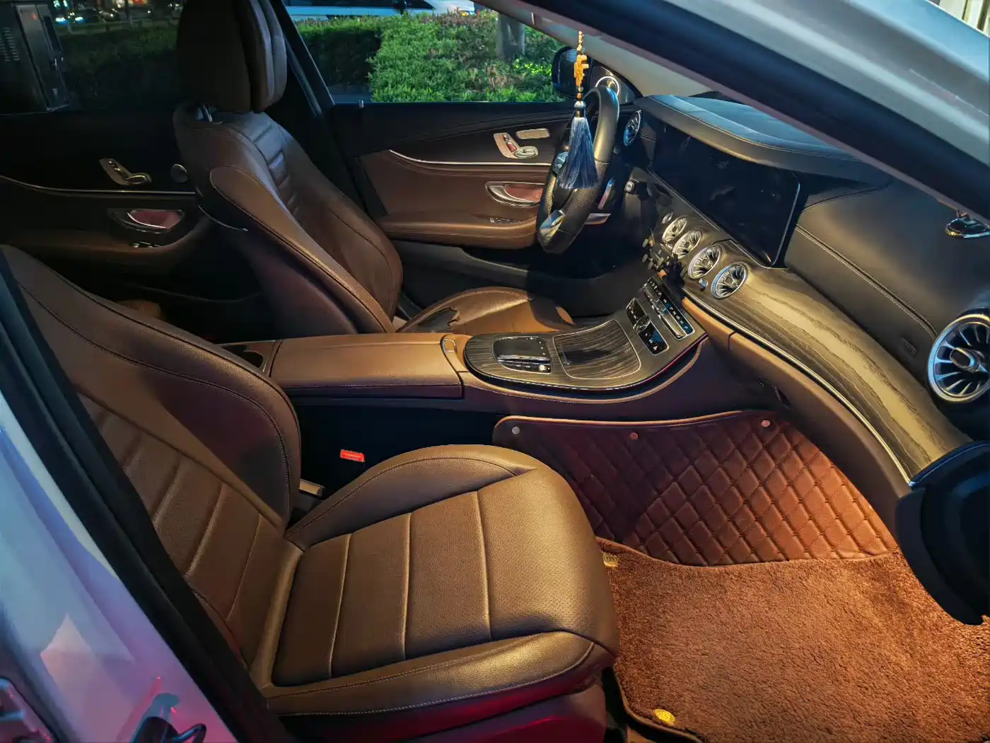 Mercedes-Benz E-Class 2020 E 300 L Sport Luxury Model фото 8