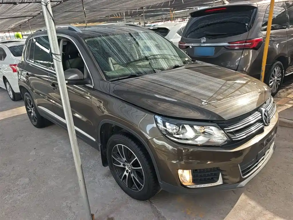 VOLKSWAGEN TIGUAN