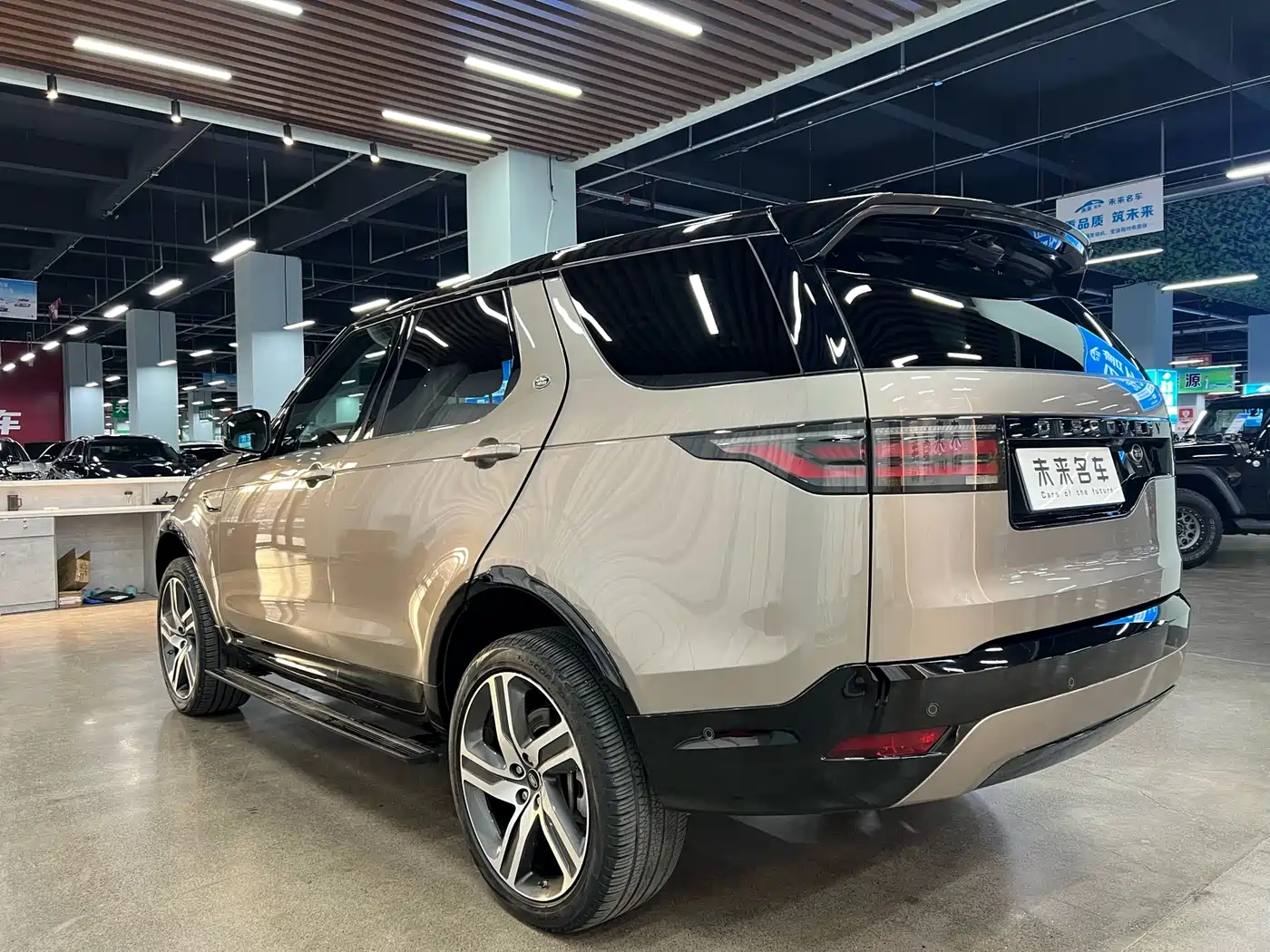 Land Rover Discovery 2021 360PS R-Dynamic HSE фото 13
