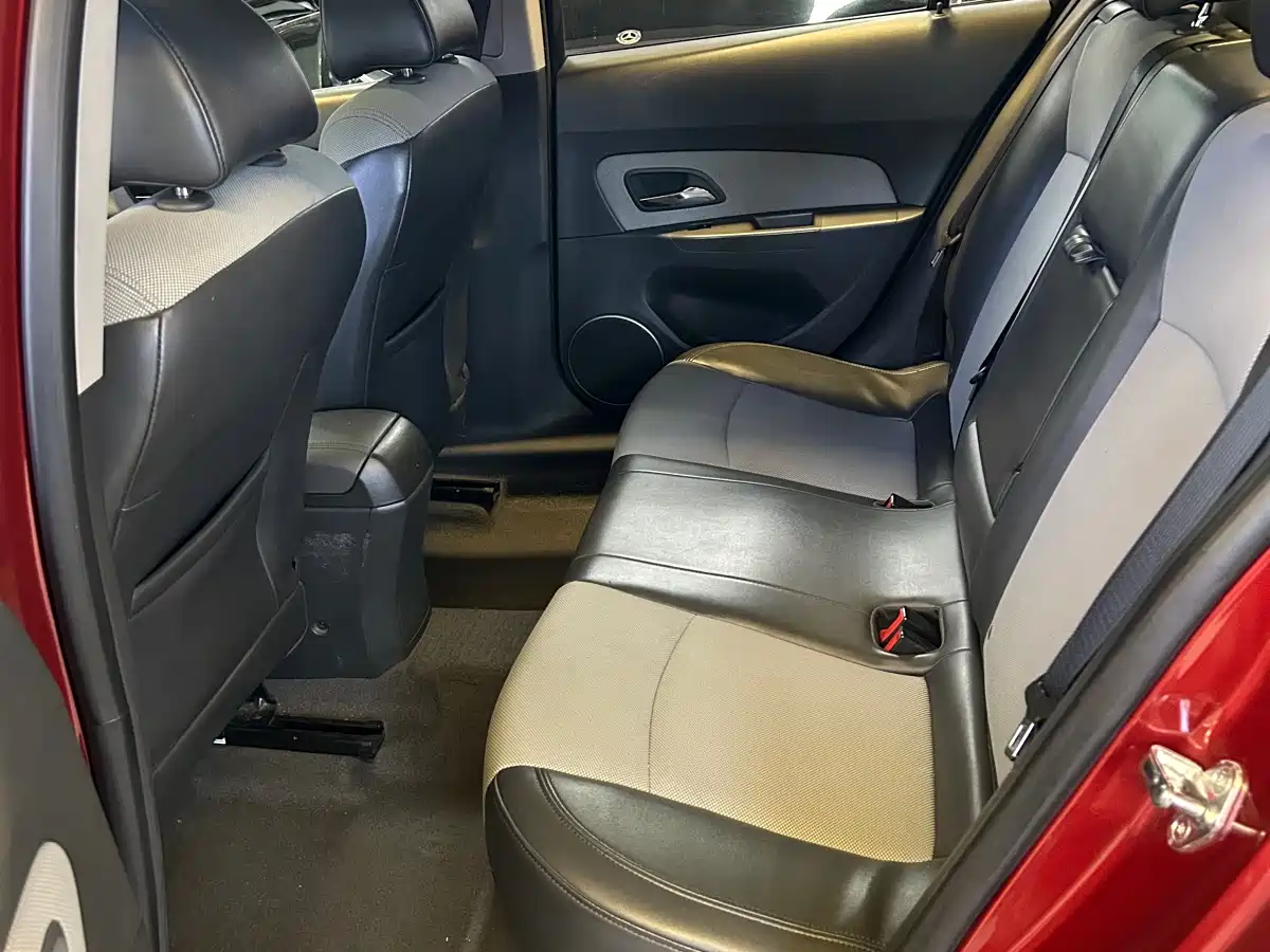 Chevrolet Cruze 2012 1.6L SE MT фото 11