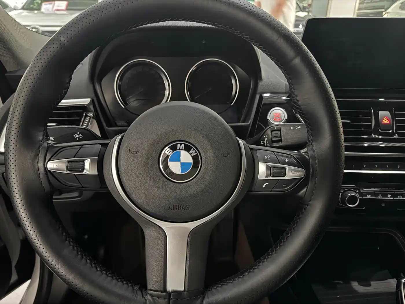 BMW 1 Series 2023 125i M Sport Shadow Edition фото 10