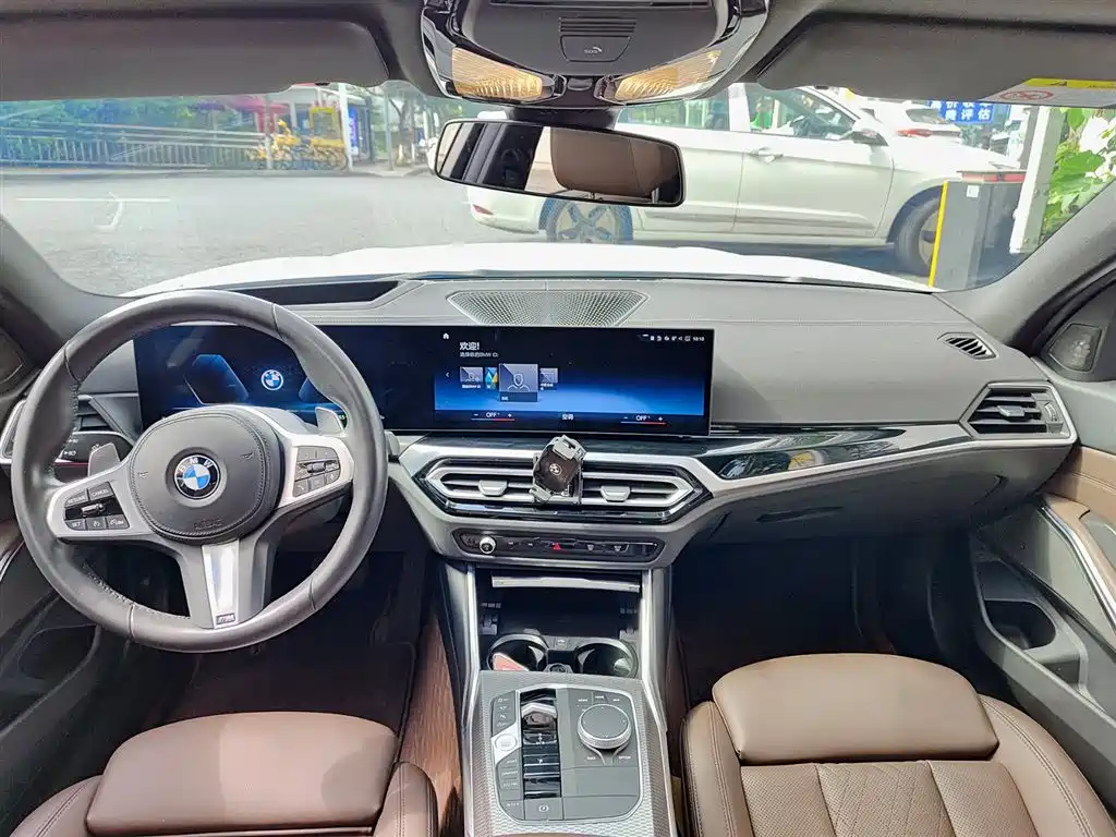 BMW 3 Series 2023 330i M Sport Shadow Edition фото 10