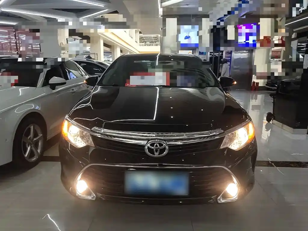 Toyota Camry 2016 2.0G 10th Anniversary Leading Edition фото 3