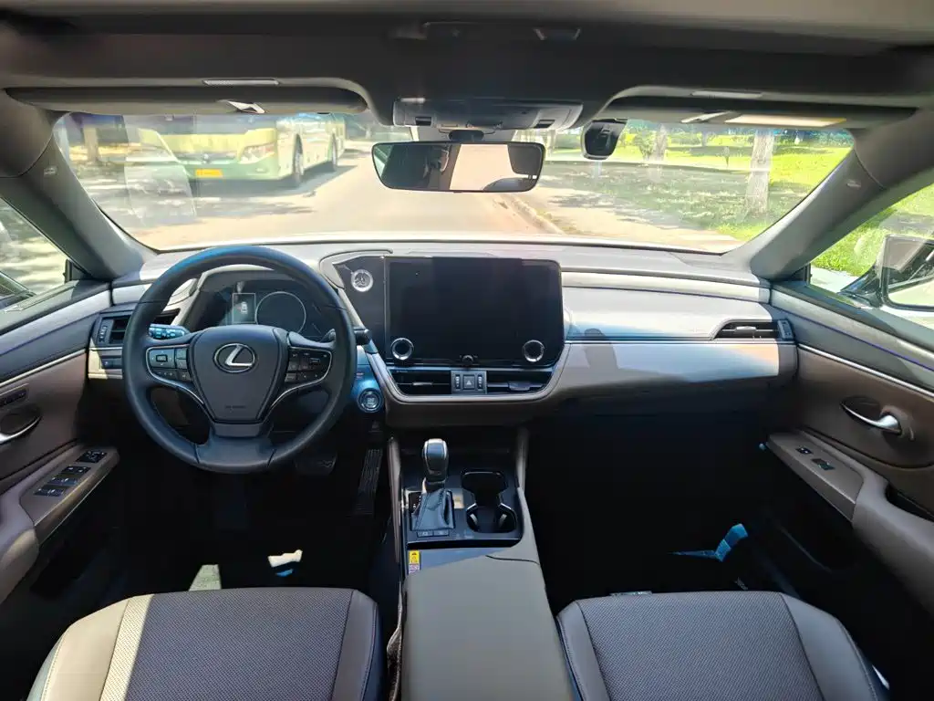 Lexus ES 2025 2025 200 Ultimate Edition
